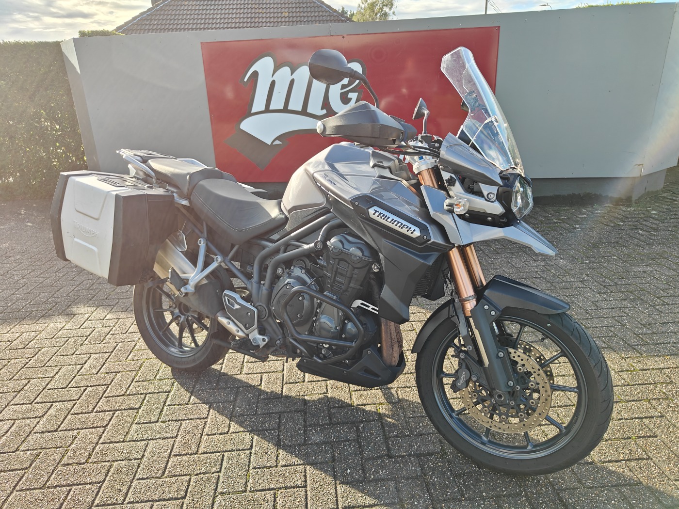 Tiger 1200 Explorer Graphite