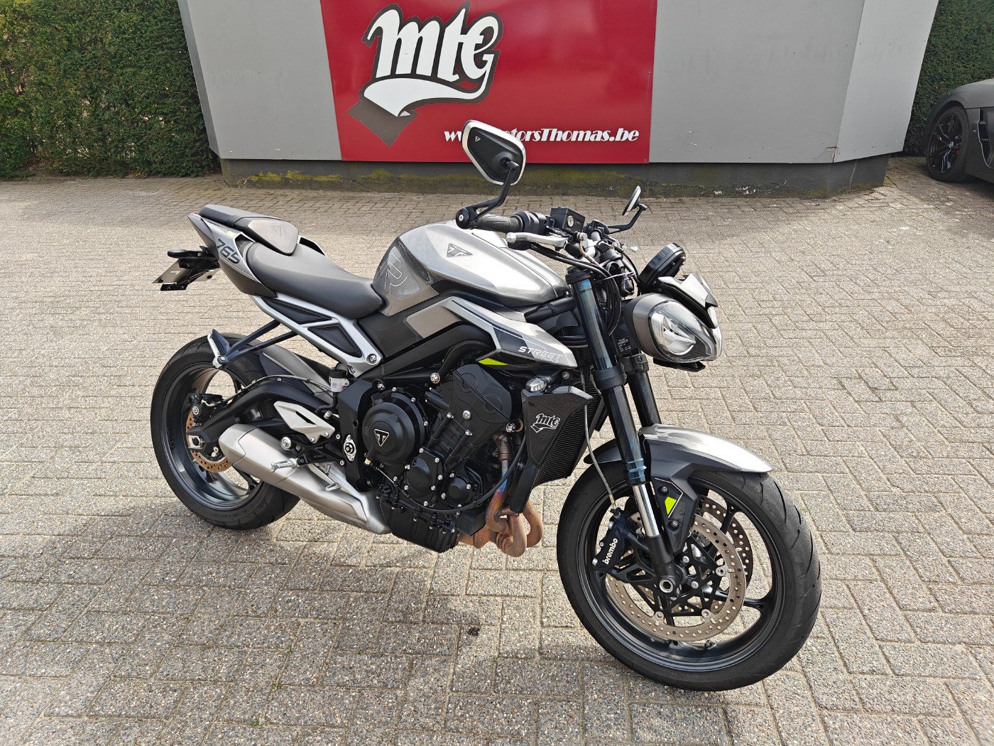 Street Triple R 765 Grijs