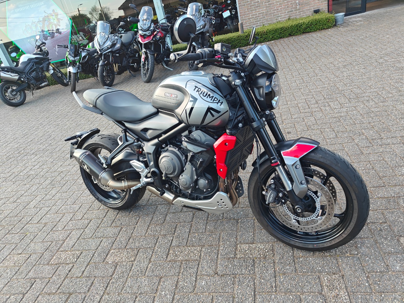 Trident 660 Arrow