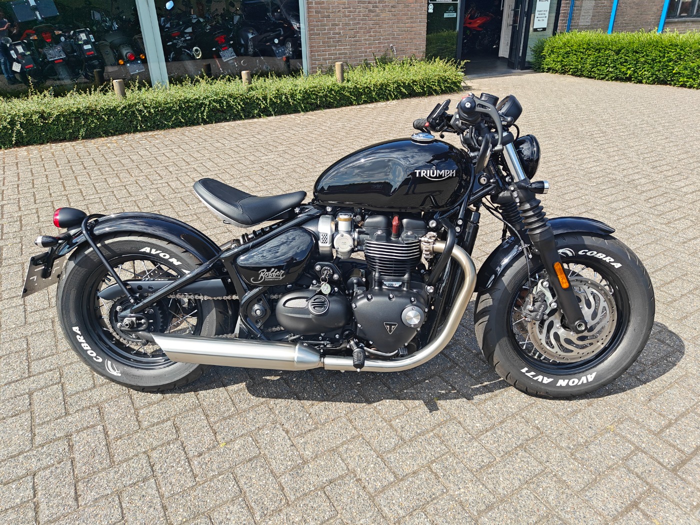 Bobber Black 1200